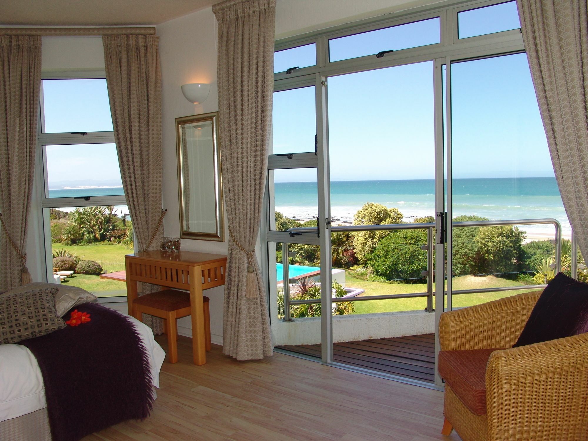 Diaz 15 House On The Bay Hotel Jeffreys Bay Exterior photo